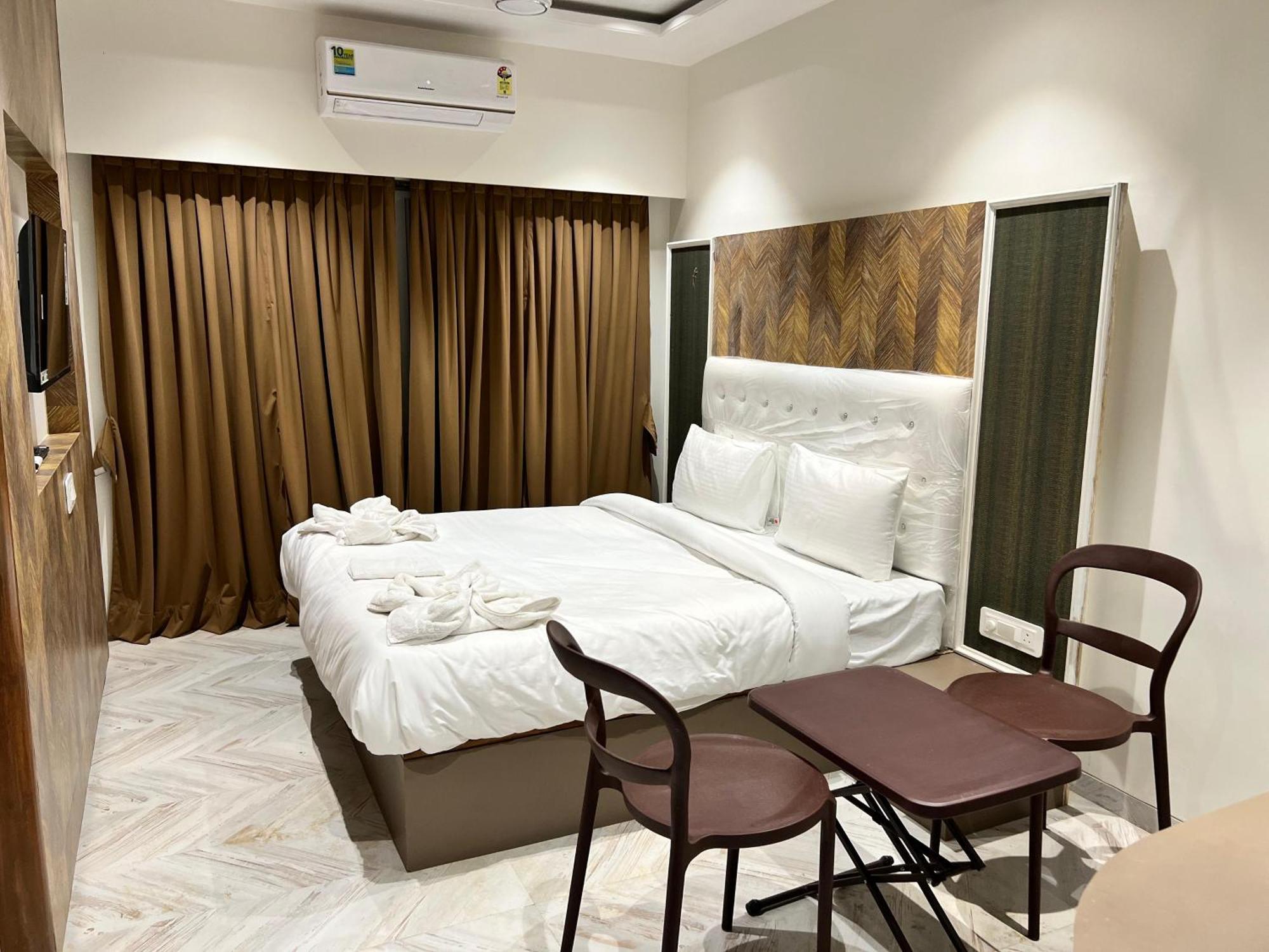 The Grand Leela Resort Khopoli Exterior photo